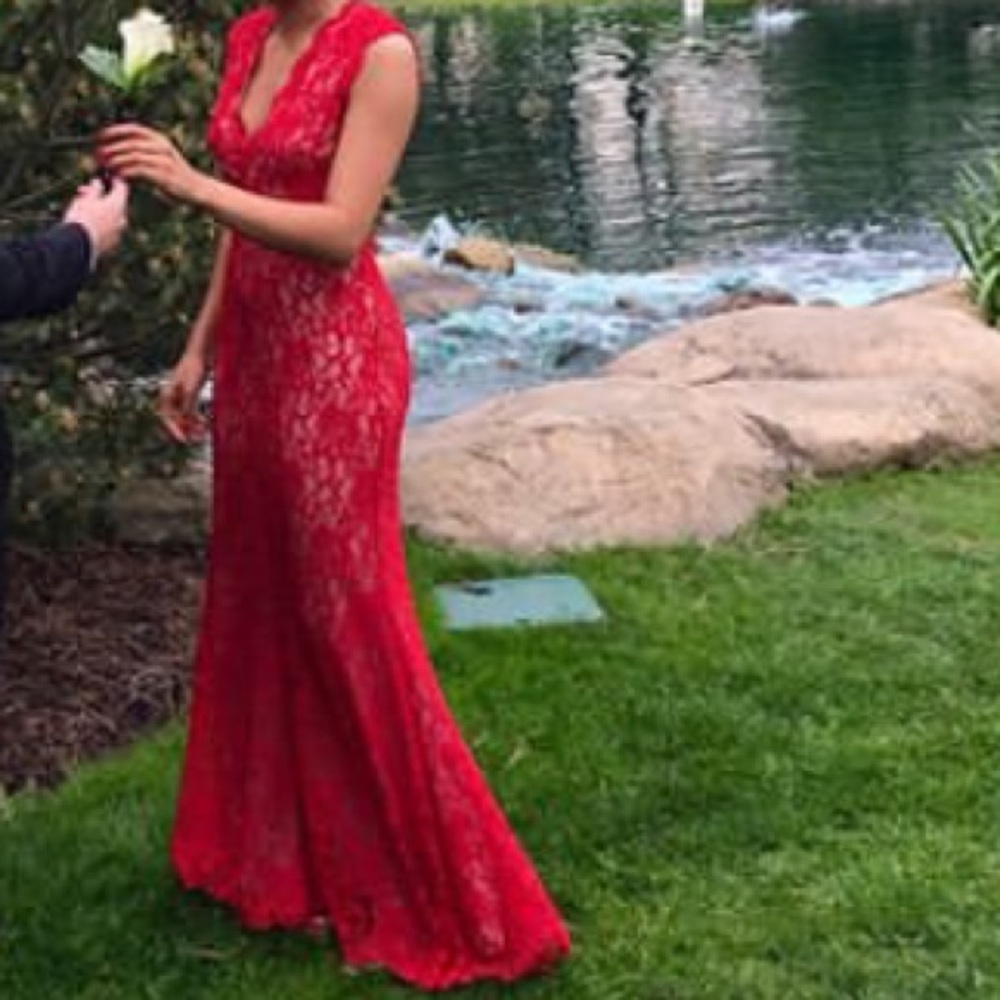 Red lace dress - Picture 3 of 3